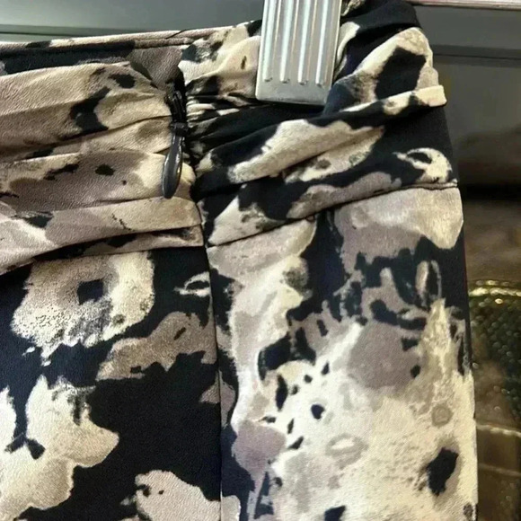 Banana Republic Skirt Ruched White/Black Tuli Floral Size 4 petite - Picture 6 of 7